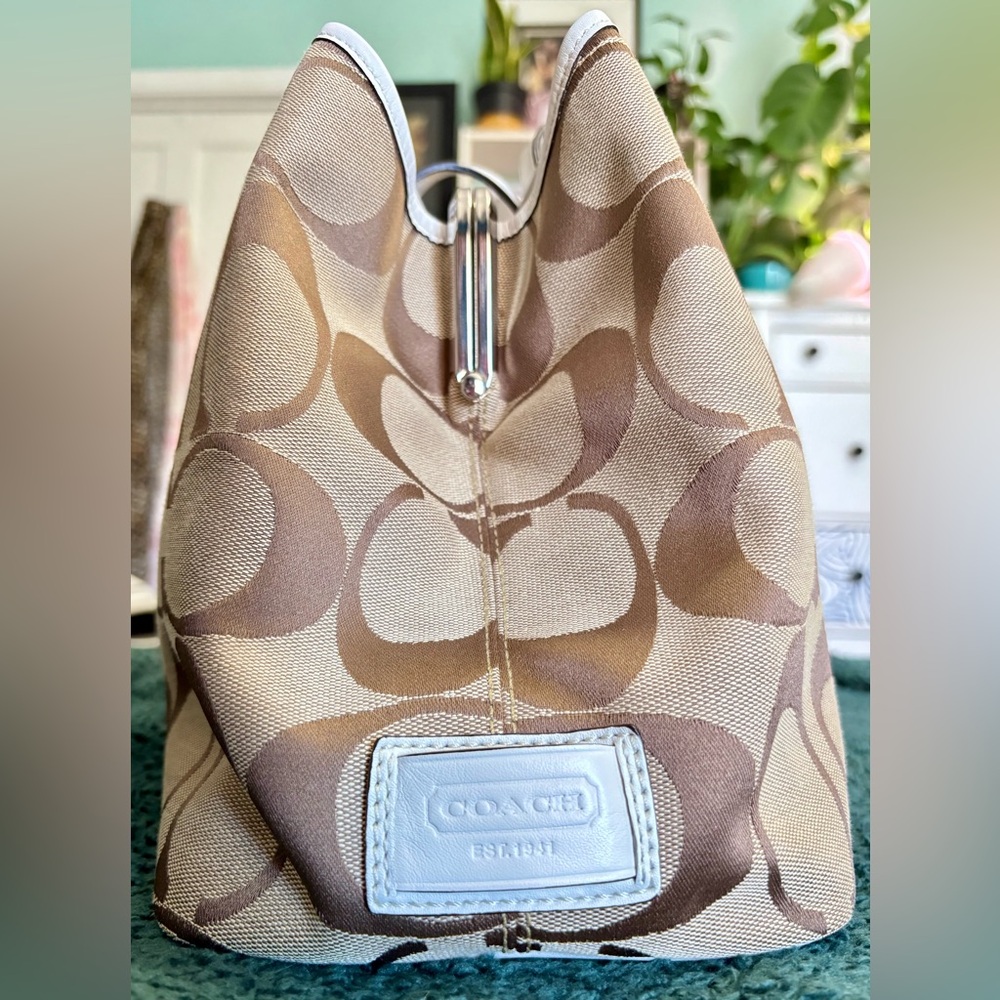 Authentic Coach Kisslock Tan Brown Beige Signature Carryall Shoulder Bag - Picture 4 of 8
